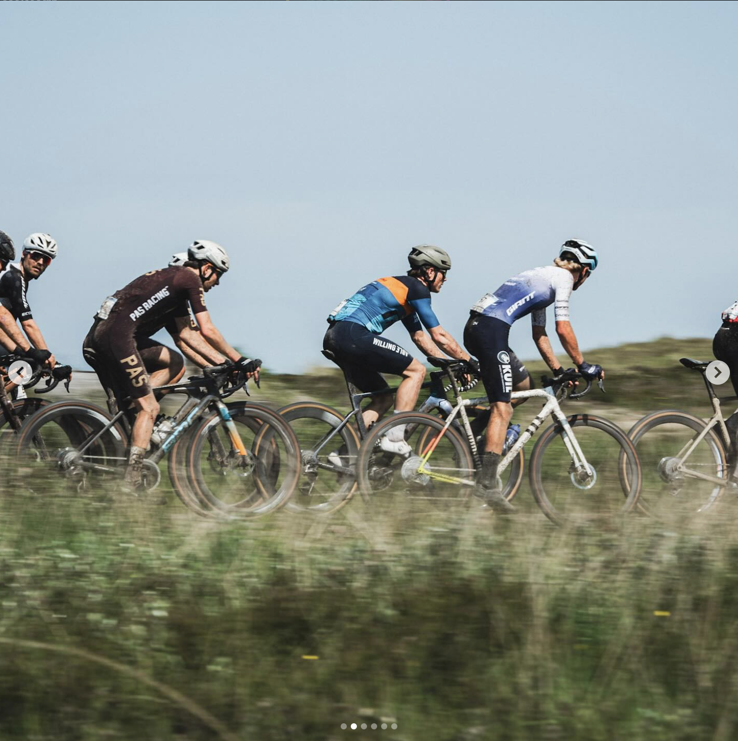 Image of cyclists in the Blaavand Gravel race on the road inbetween green nature.