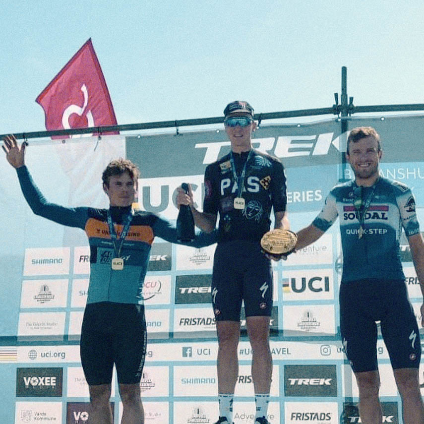 Photo of the 3 winners of Blaavand Gravel on the podium. 1st place, 2nd place and 3rd place standing together.